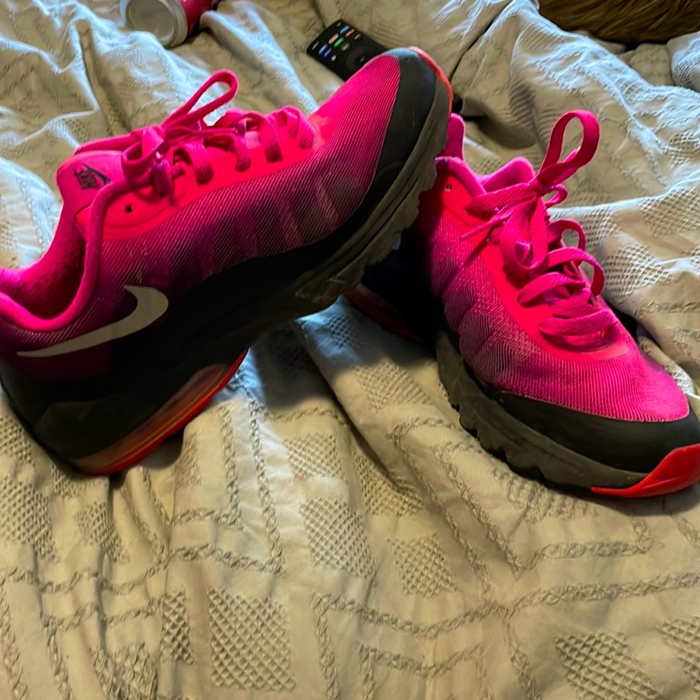 Nike shoe only worn a few times because they didn’t fit